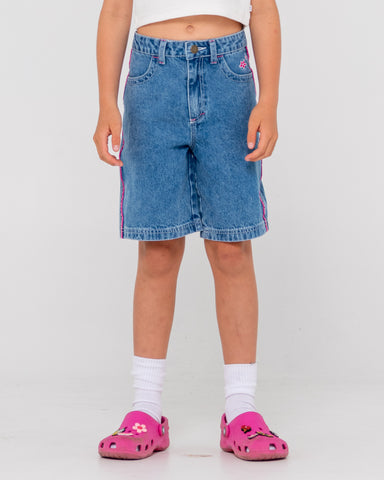 Girl wearing Flip Girl Low Rise Wide Leg Denim Jort in Sea Blue/fuchsia