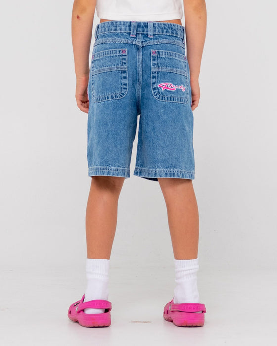 girl-wearing-flip-girl-low-rise-wide-leg-denim-jort-in-sea-blue-fuchsia