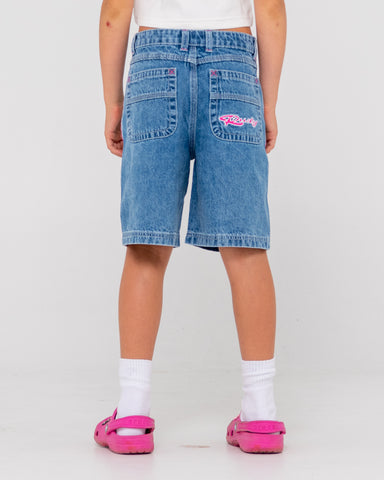 Girl wearing Flip Girl Low Rise Wide Leg Denim Jort in Sea Blue/fuchsia