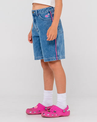 Girl wearing Flip Girl Low Rise Wide Leg Denim Jort in Sea Blue/Fuchsia
