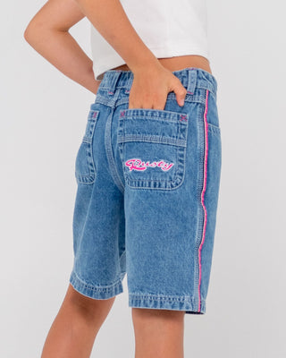 Girl wearing Flip Girl Low Rise Wide Leg Denim Jort in Sea Blue/Fuchsia