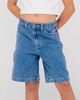 Girl wearing Flip Girl Low Rise Wide Leg Denim Jort in Sea Blue/Fuchsia