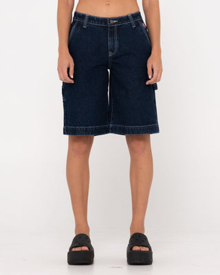 Woman wearing Billie Low Rise Carpenter Jort in Deep Blue