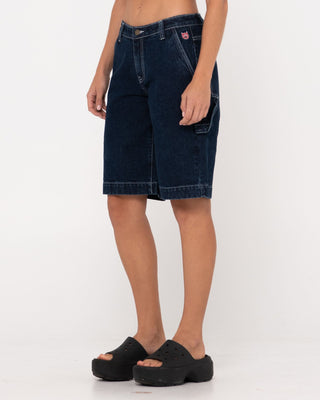 Woman wearing Billie Low Rise Carpenter Jort in Deep Blue