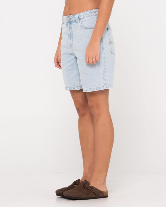 woman-wearing-high-volume-18-inch-denim-jort-in-sky-blue-heather
