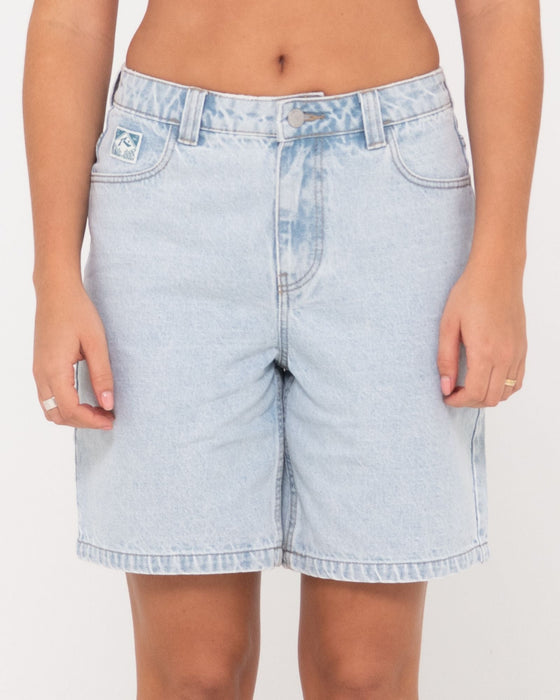 woman-wearing-high-volume-18-inch-denim-jort-in-sky-blue-heather