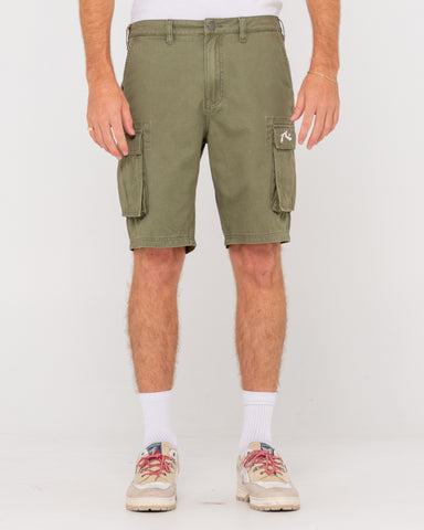 Man wearing Manila Cargo Short in Army Green