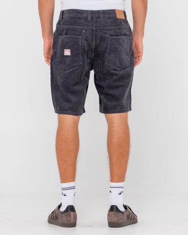 Man wearing Rifts 5 Pkt Short in Coal