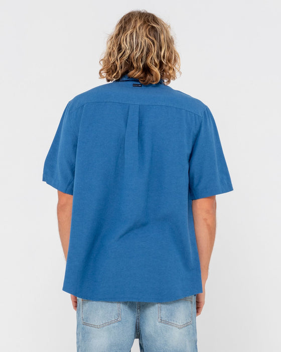 man-wearing-overtone-short-sleeve-linen-shirt-in-delft-blue