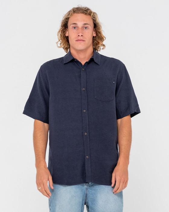 man-wearing-overtone-short-sleeve-linen-shirt-in-navy-blue