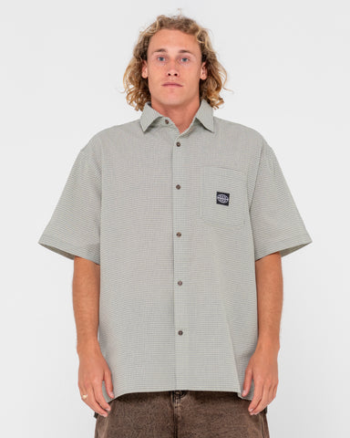 Man wearing R2k Drop Hem Short Sleeve Shirt in Oyster Grey