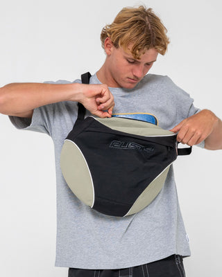 Mens Trisector Sling Bag in Black