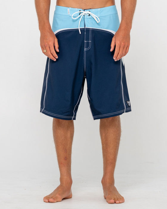 man-wearing-straight-pipe-fixed-waist-boardshort-in-light-blue-navy