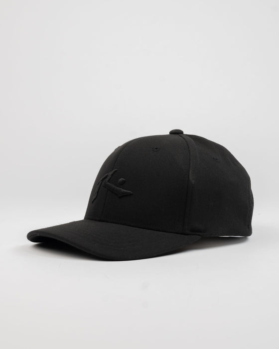 mens-chronic-4-flexfit-cap-in-black-1