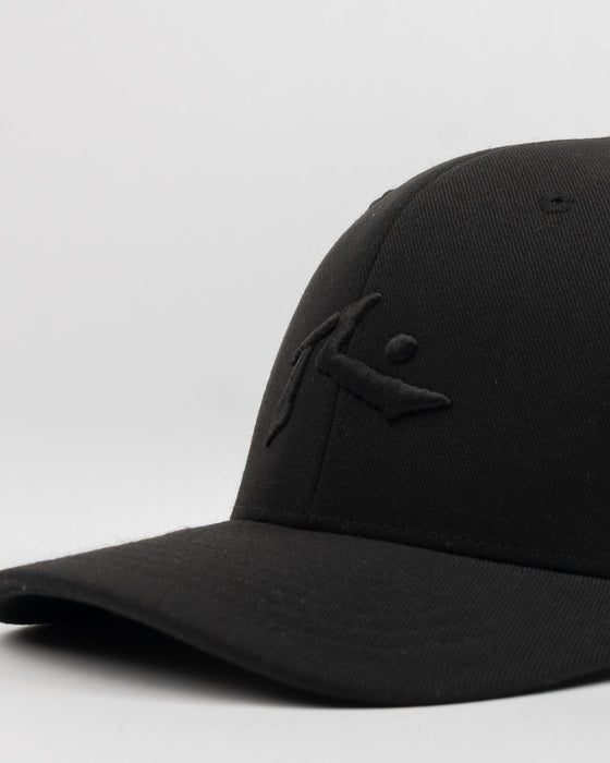 mens-chronic-4-flexfit-cap-in-black-1