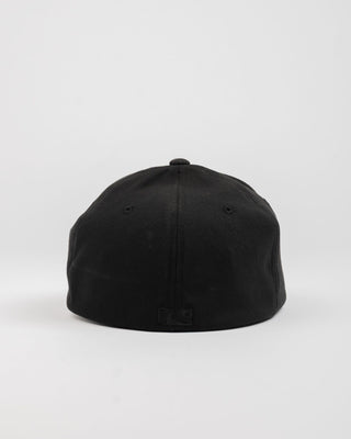 Mens Chronic 4 Flexfit Cap in Black 1