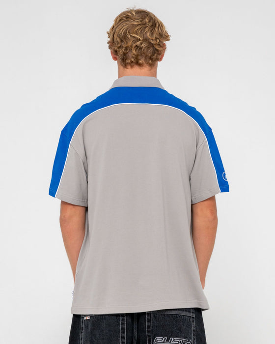 man-wearing-straight-shooter-short-sleeve-polo-in-ultimate-grey