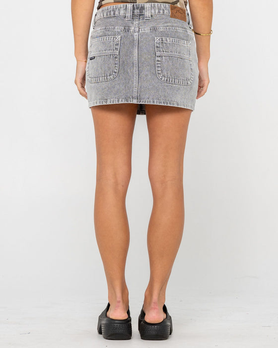 woman-wearing-mavericks-low-rise-denim-mini-skirt-in-london-summer