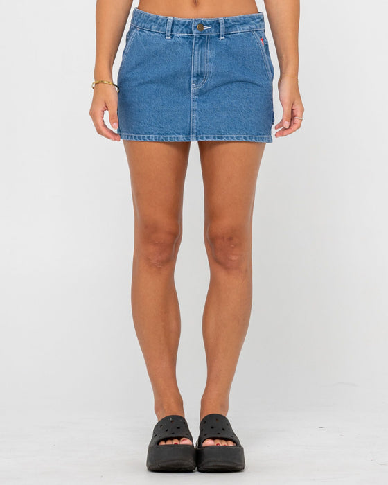 woman-wearing-billie-low-rise-denim-mini-skirt-in-middy-blue