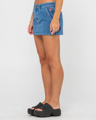 Woman wearing Billie Low Rise Denim Mini Skirt in Middy Blue