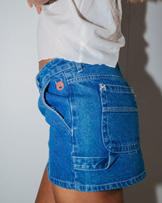 Woman wearing Billie Low Rise Denim Mini Skirt in Middy Blue