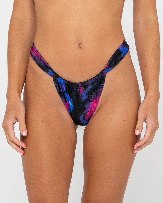 woman-wearing-amnesia-string-bikini-bottom-in-amnesia-print