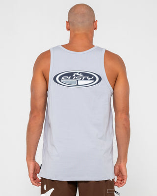 Man wearing Faden Tank in Smoke Blue