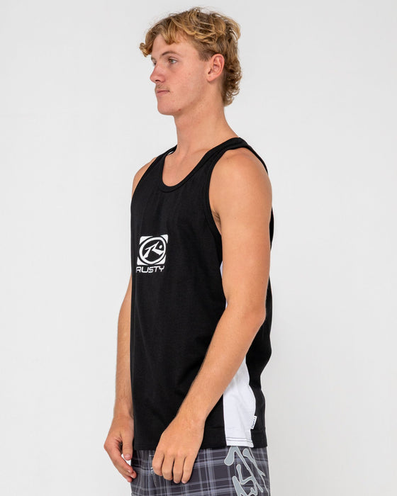man-wearing-hyper-tank-in-black