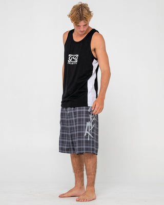 Man wearing Hyper Tank in Black