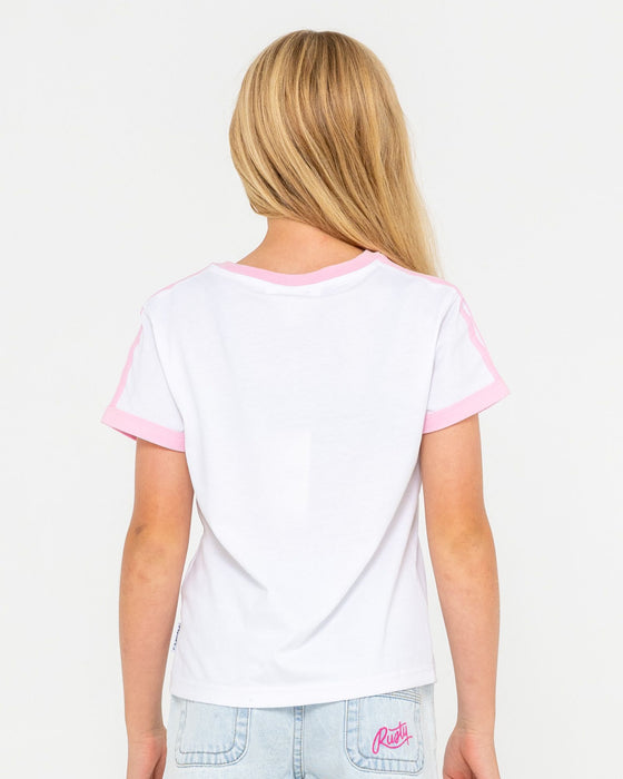 girl-wearing-le-baby-tee-girls-in-white