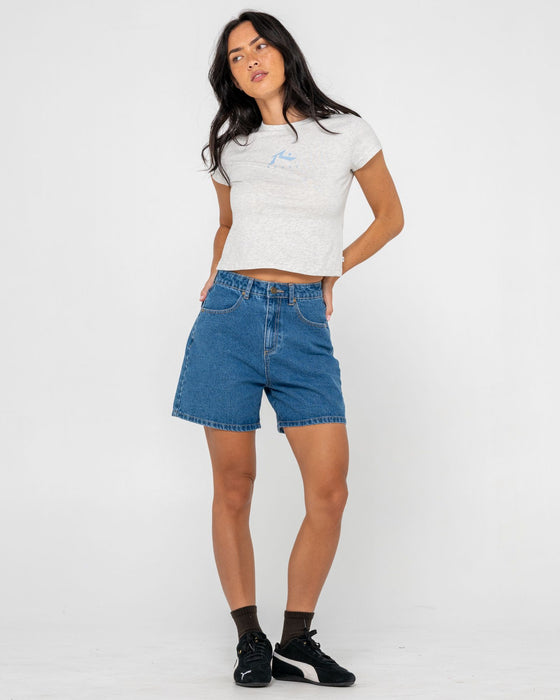woman-wearing-rusty-essentials-relaxed-mini-tee-in-ice-marle