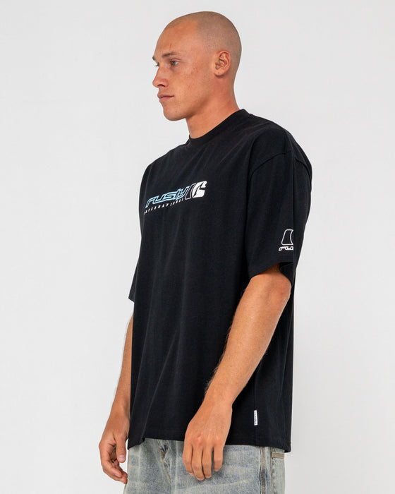 man-wearing-jetsetter-short-sleeve-tee-in-black