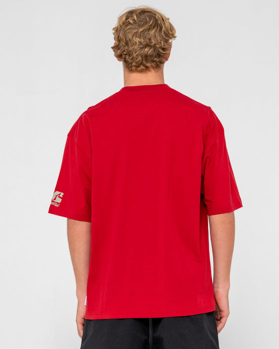 man-wearing-jetsetter-short-sleeve-tee-in-vintage-red