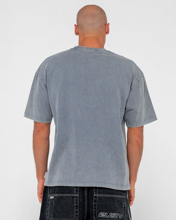 man-wearing-crusoe-wash-short-sleeve-tee-in-china-blue