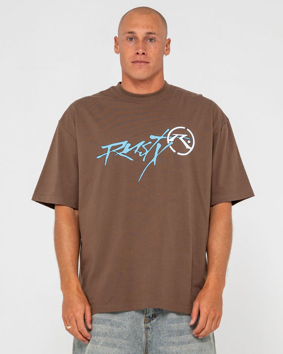 man-wearing-hoodus-short-sleeve-tee-in-pinecone