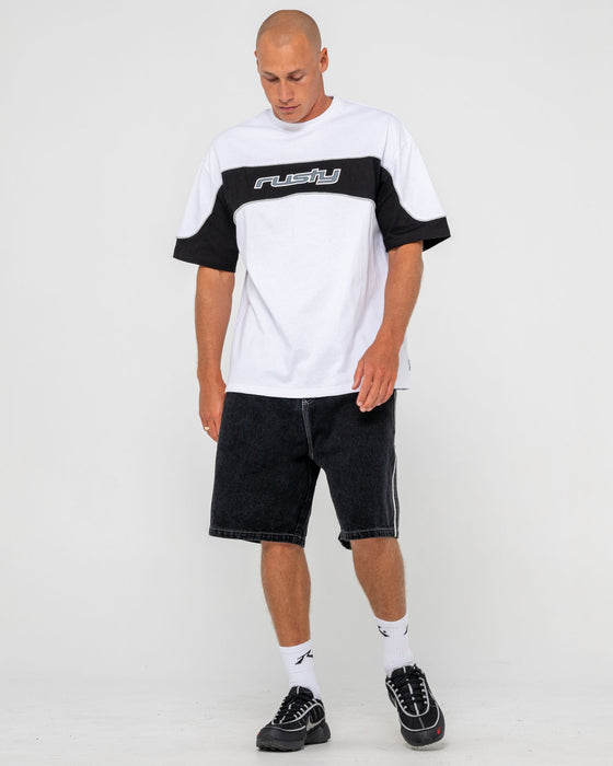 man-wearing-kinetic-short-sleeve-heavy-tee-in-white