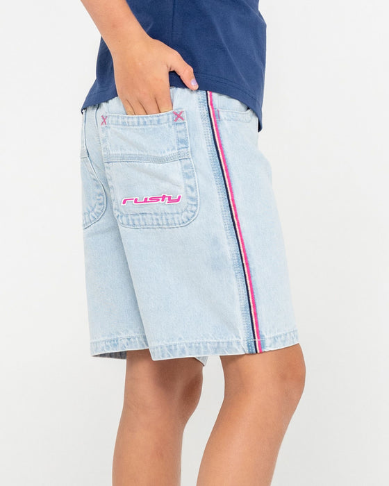 girl-wearing-flip-girl-low-rise-wide-leg-denim-jort-in-sky-blue-heather-2