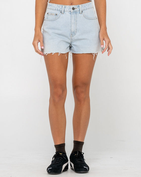 woman-wearing-penny-kick-flare-denim-short-in-sky-blue-heather