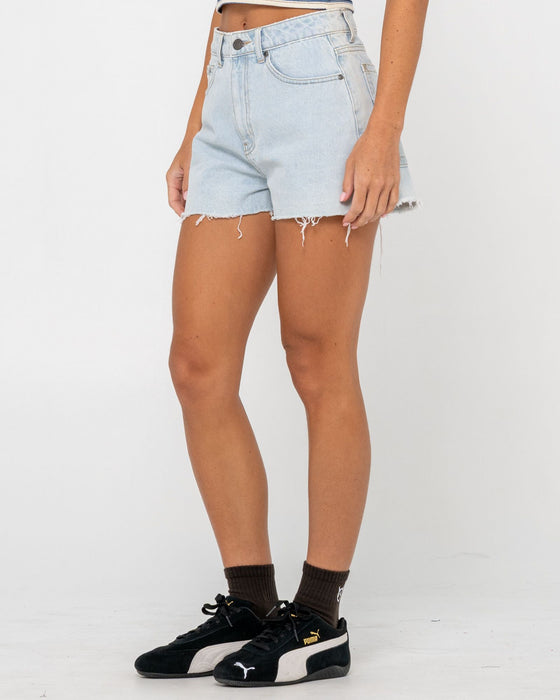 woman-wearing-penny-kick-flare-denim-short-in-sky-blue-heather