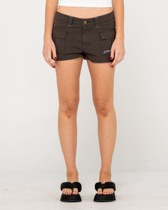 woman-wearing-tempo-low-rise-ripstop-cargo-short-in-washed-black