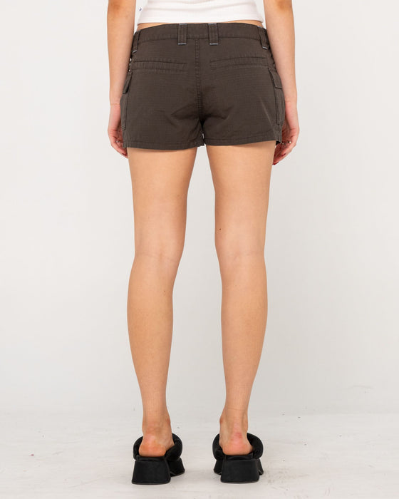 woman-wearing-tempo-low-rise-ripstop-cargo-short-in-washed-black