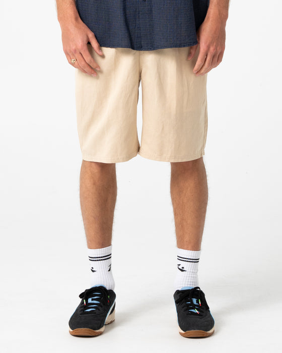 man-wearing-overtone-elastic-short-in-light-fennel