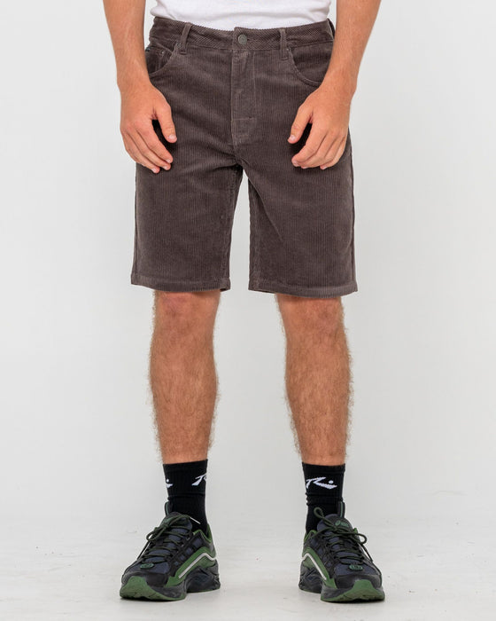 man-wearing-rifts-5-pkt-short-in-dark-choc