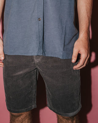 Man wearing Rifts 5 Pkt Short in Dark Choc