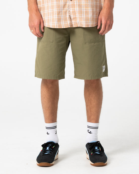 man-wearing-vapor-elastic-short-in-savanna
