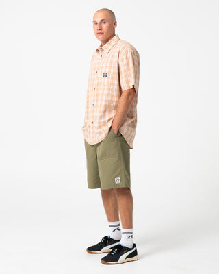 Man wearing Vapor Elastic Short in Savanna
