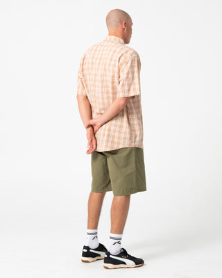 Man wearing Vapor Elastic Short in Savanna
