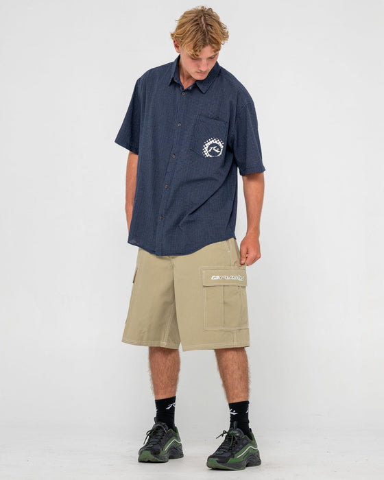 man-wearing-commando-rippa-cargo-short-in-putty