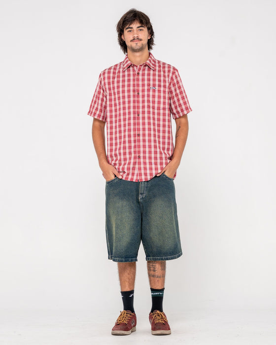 man-wearing-datsun-check-short-sleeve-shirt-in-vintage-red