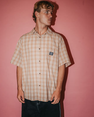 Man wearing Worldwide Curved Hem Short Sleeve Shirt in Tobacco